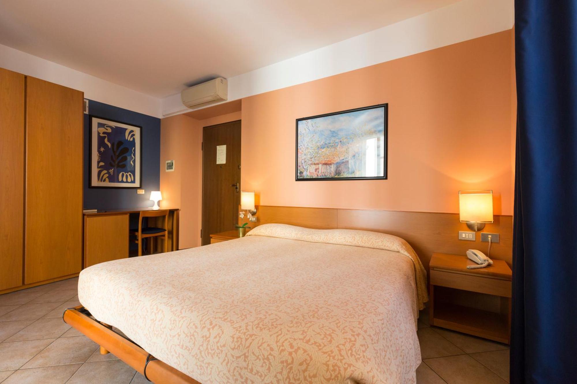 Antica Trattoria Dell'Uva Hotel Monza Eksteriør billede