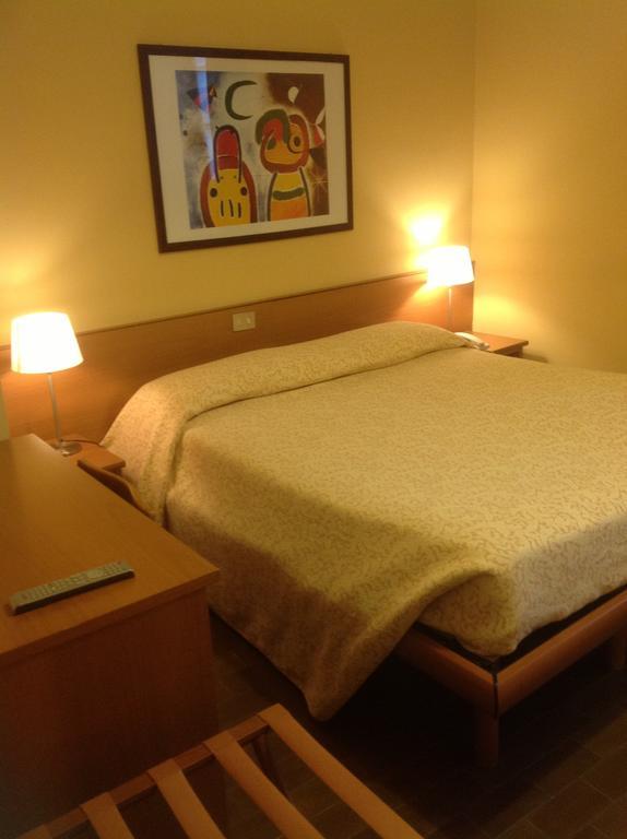 Antica Trattoria Dell'Uva Hotel Monza Værelse billede