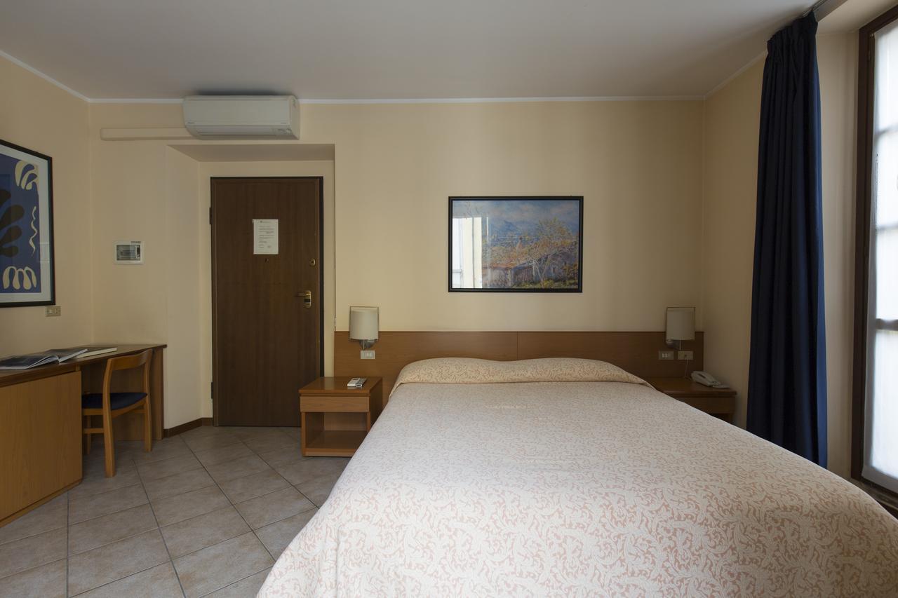 Antica Trattoria Dell'Uva Hotel Monza Eksteriør billede